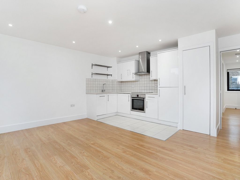 1 bed flat to rent in Poland Street, Soho W1F, £2,492 pcm