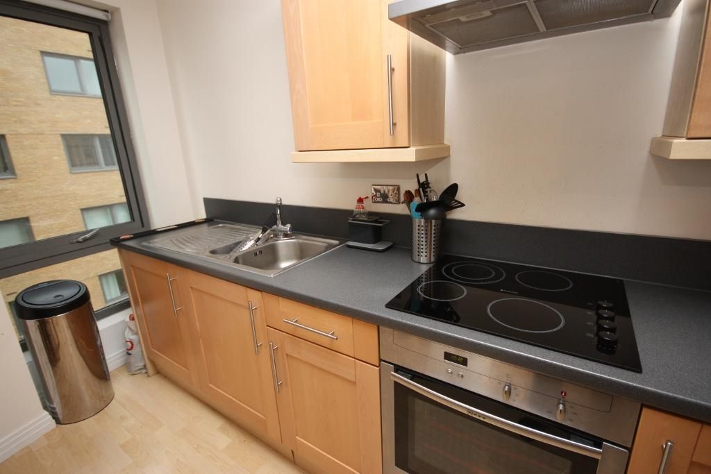 1 bed flat to rent in Trentham Court, North Acton, London W3, £1,800 pcm