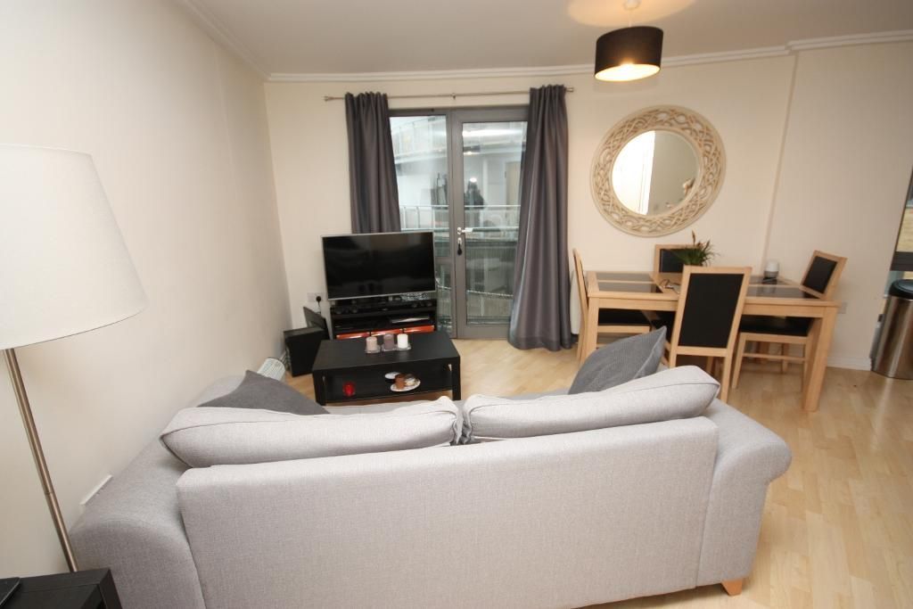 1 bed flat to rent in Trentham Court, North Acton, London W3, £1,800 pcm