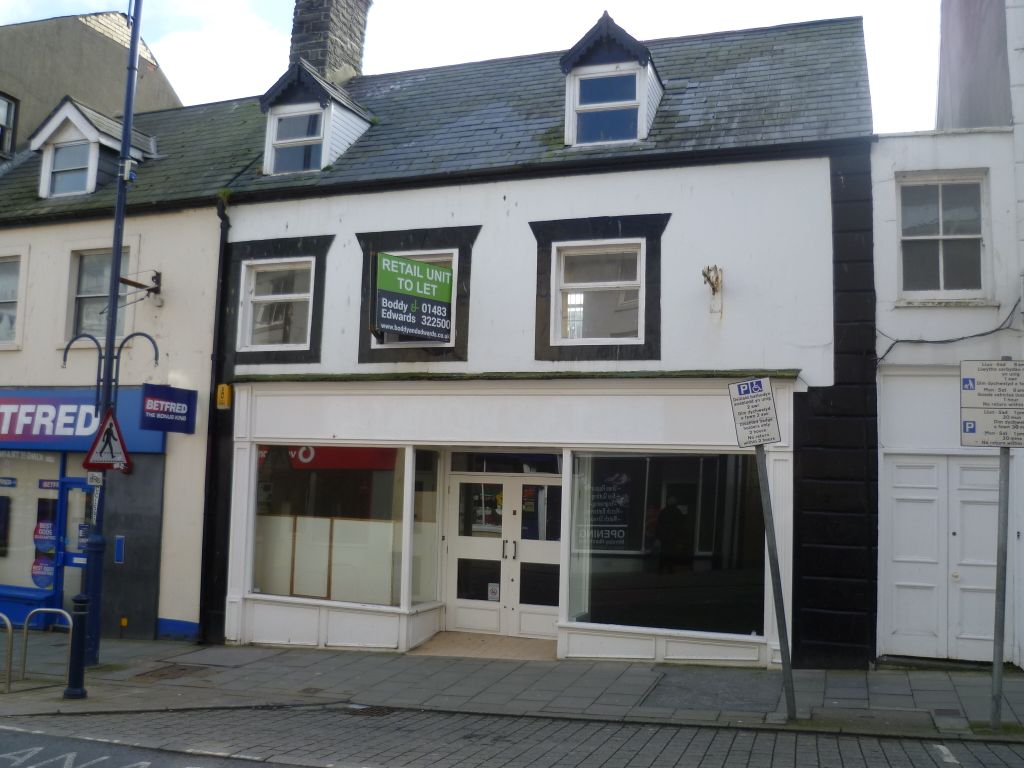 Retail premises to let in Great Darkgate Street, Aberystwyth SY23, £25,000 pa
