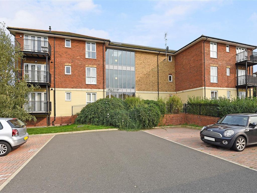 1 bed flat for sale in St. Catherines Close, London SW20, £320,000