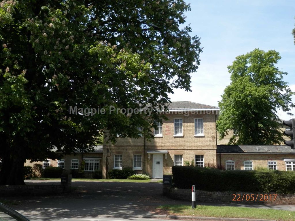 1 bed flat to rent in St Neots Road, St Neots PE19, £800 pcm