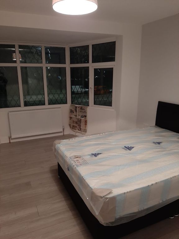5 bed shared accommodation to rent in Great West Road, Hounslow West TW5, £750 pcm