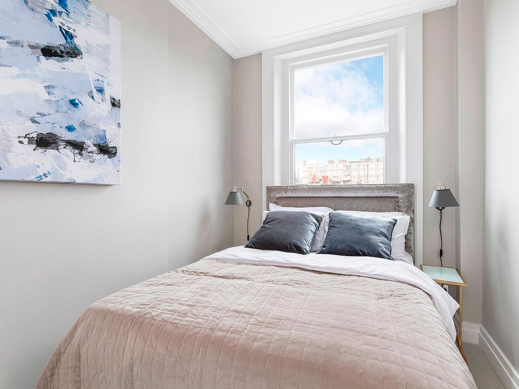 2 bed flat for sale in Cornwall Gardens, London SW7, £1,875,000