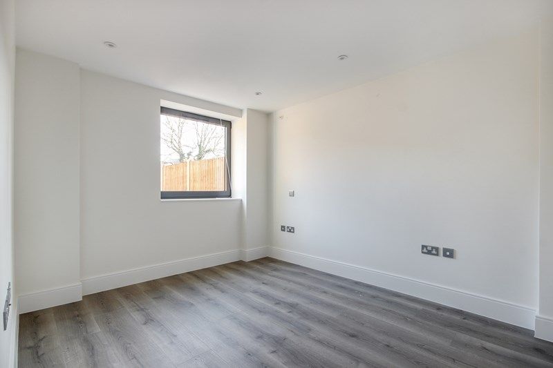 3 bed flat for sale in Daisy Court, 6 Brownlow Road, London N11, £575,000