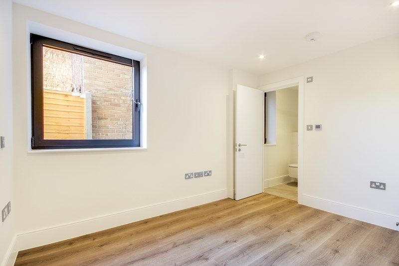 3 bed flat for sale in Daisy Court, 6 Brownlow Road, London N11, £575,000