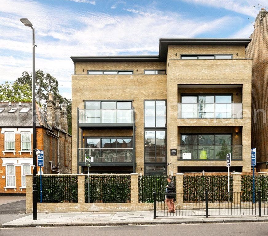 3 bed flat for sale in Daisy Court, 6 Brownlow Road, London N11, £575,000