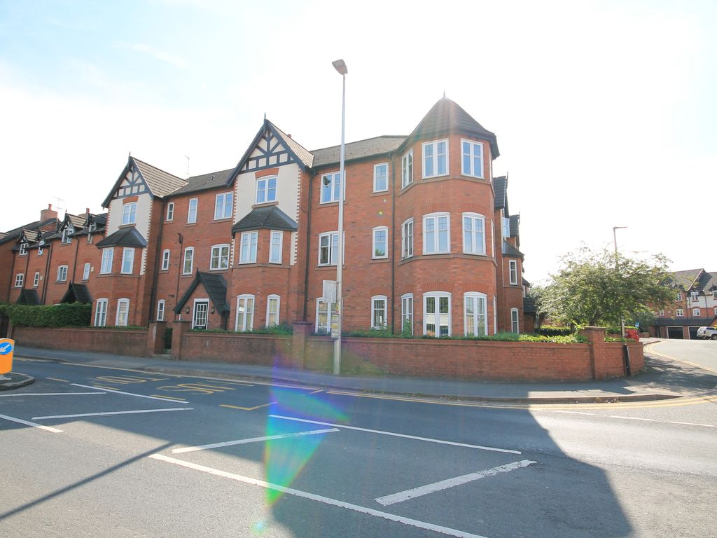 2 bed flat to rent in Hastings Road, Nantwich CW5, £825 pcm