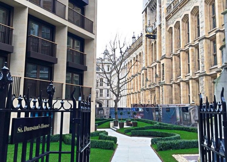 2 bed flat for sale in St Dunstan