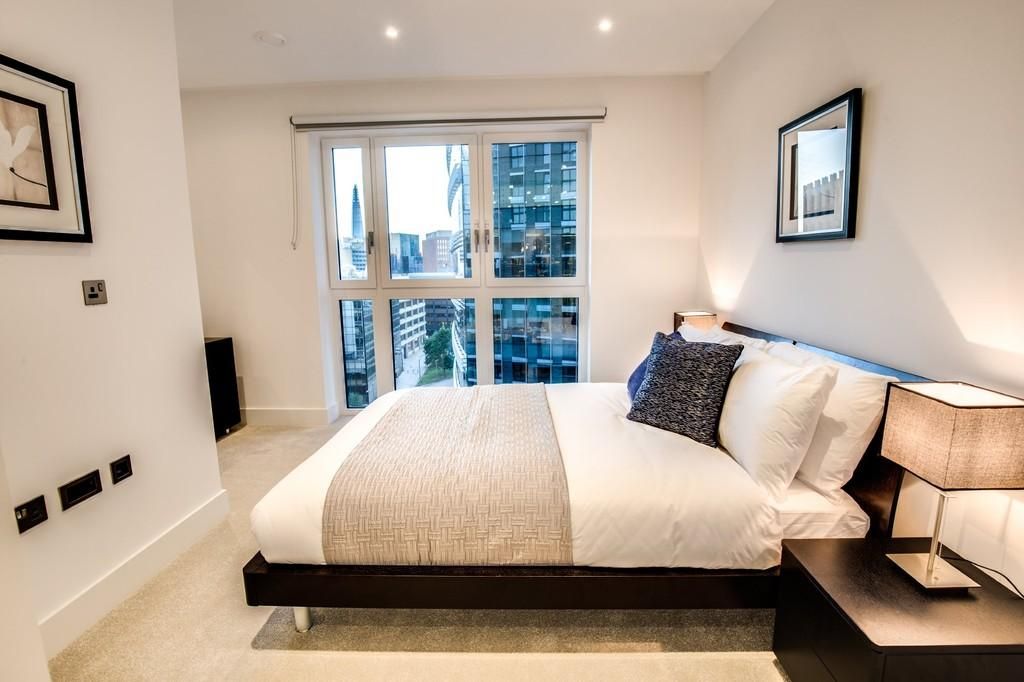 1 bed flat for sale in Aldgate Place, Aldgate, London E1, £725,000