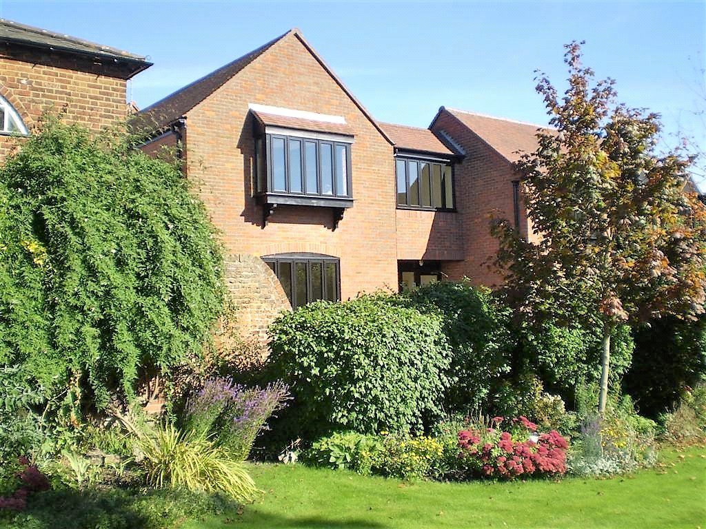 1 bed flat to rent in Dame Isabella Dodds Court, Rickfords Hills, Aylesbury, Buckinghamshire HP20, £995 pcm