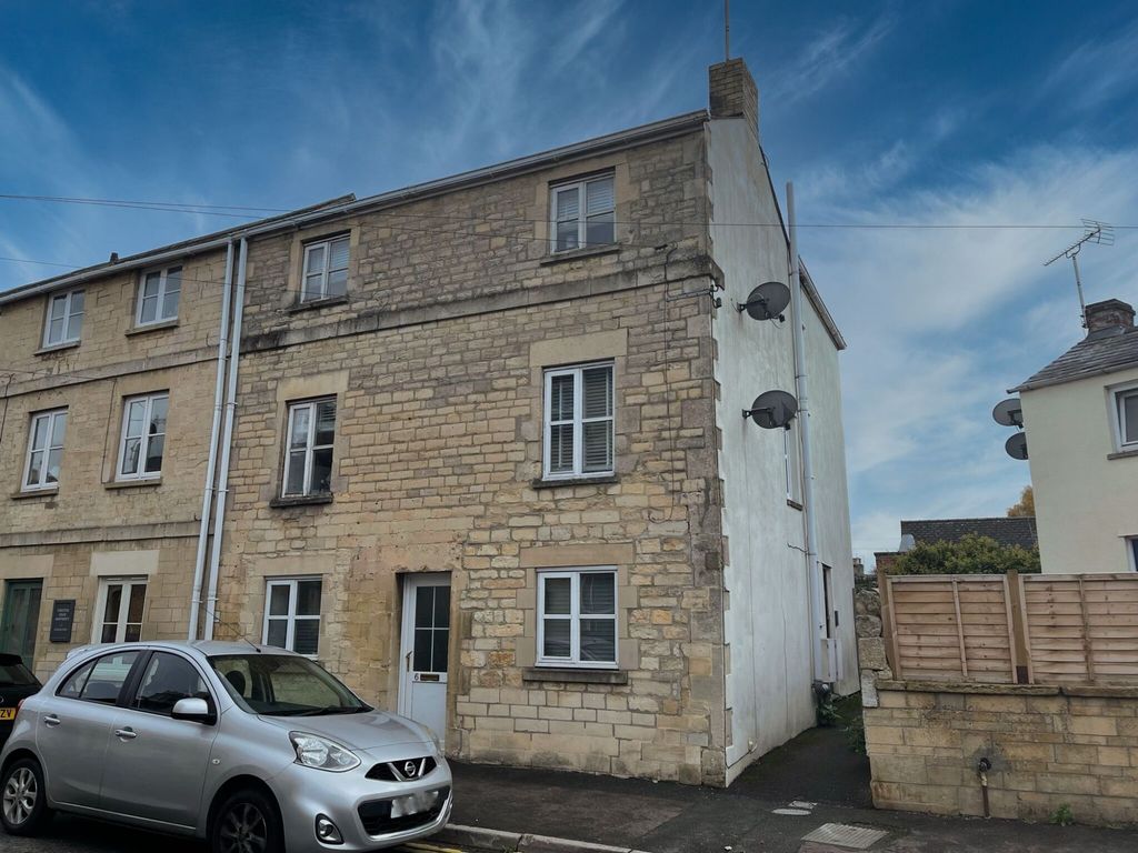 1 bed flat to rent in Queen Street, Cirencester GL7, £725 pcm