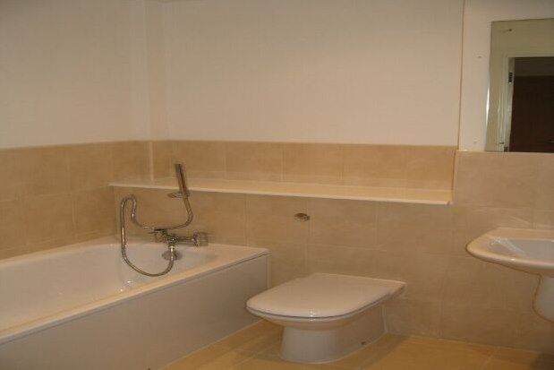 2 bed flat to rent in Block 1 The Hicking Building, Nottingham NG2, £925 pcm