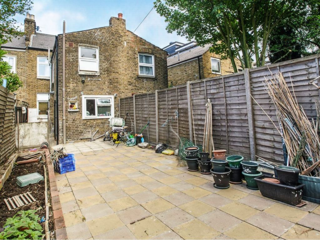 4 bed terraced house for sale in Glyn Road, London E5, £950,000