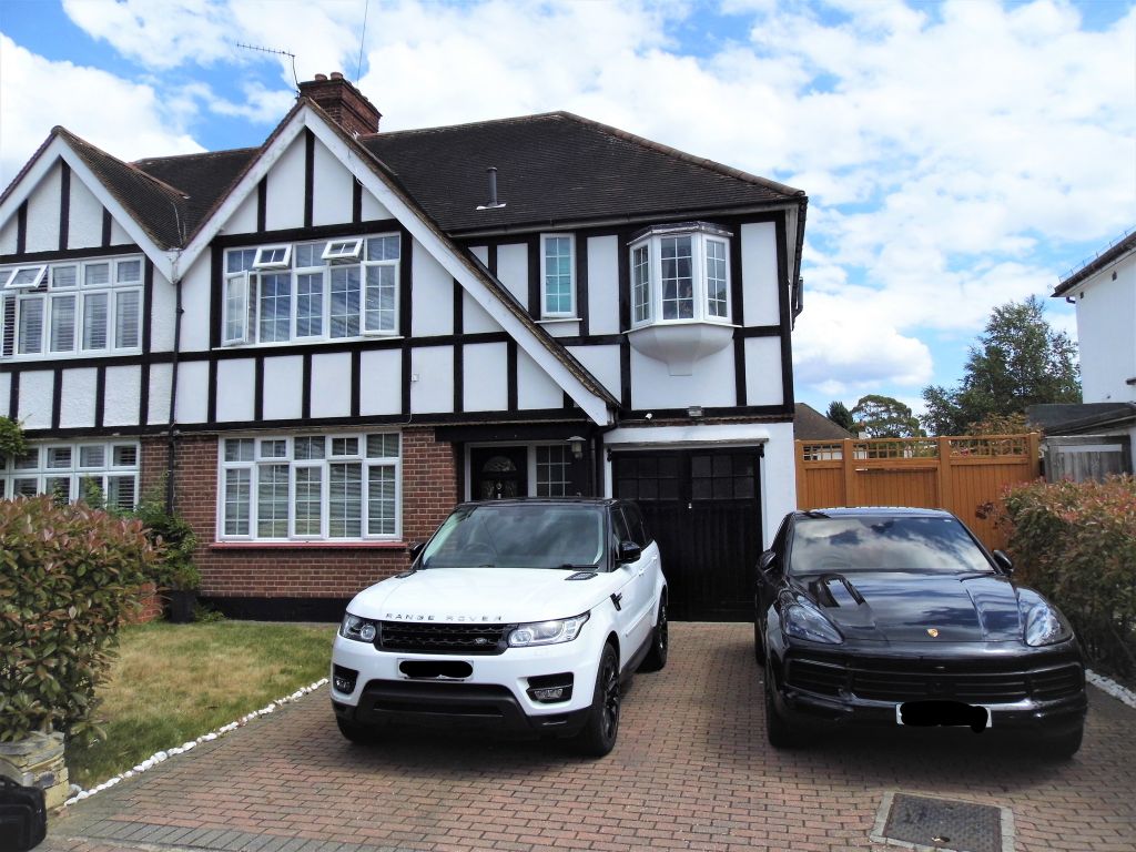4 bed semi-detached house to rent in Druids Way, Bromley BR2, £3,000 pcm