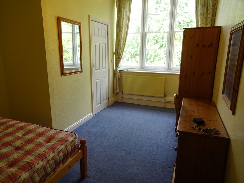 Room to rent in Hendford Hill, Yeovil BA20, £550 pcm