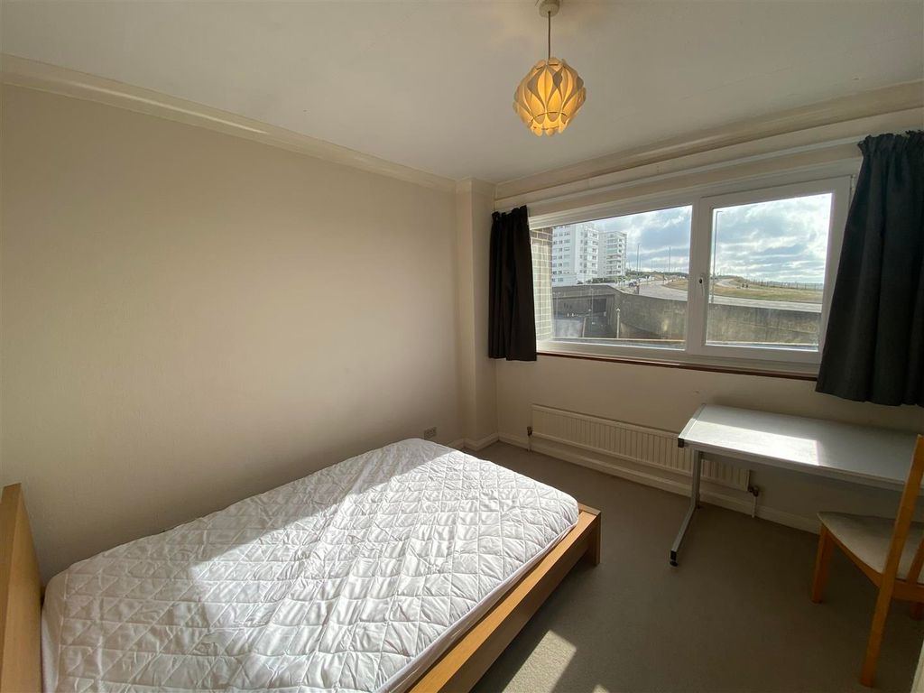 3 bed flat to rent in Arundel Street, Brighton BN2, £2,250 pcm