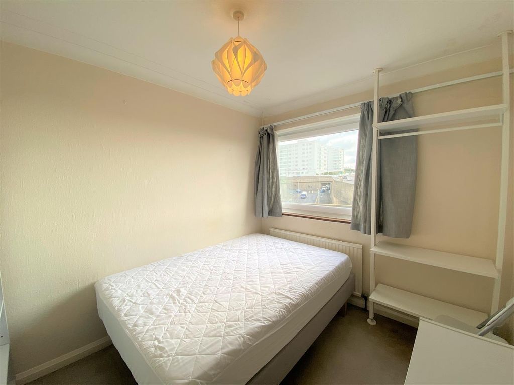 3 bed flat to rent in Arundel Street, Brighton BN2, £2,250 pcm