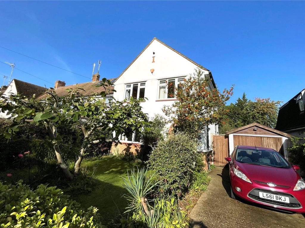 3 bed end terrace house for sale in Dedmere Road, Marlow SL7, £725,000