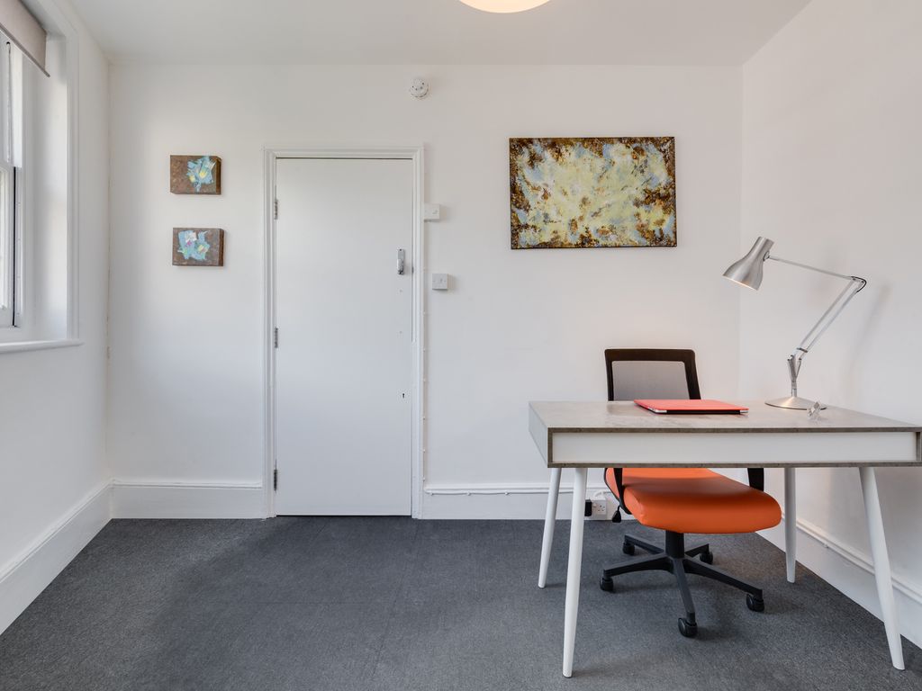 Office to let in Fitzrovia W1W, £9,000 pa