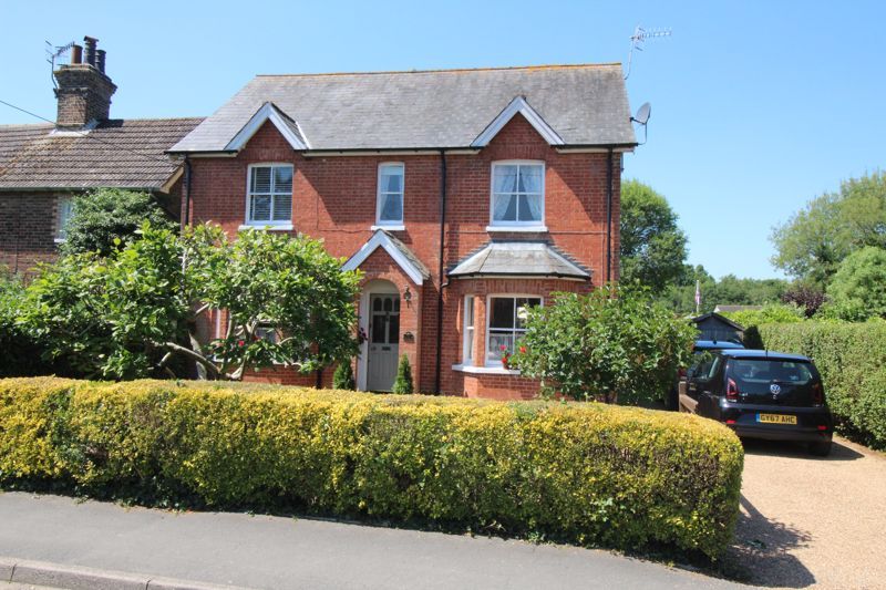 5 bed detached house for sale in Ifield Green, Ifield, Crawley RH11, £750,000