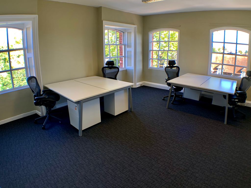 Serviced office to let in Station Road, Marlow SL7, £8,400 pa