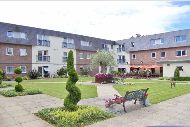 2 bed flat to rent in Willow Court, Swansea SA3, £825 pcm