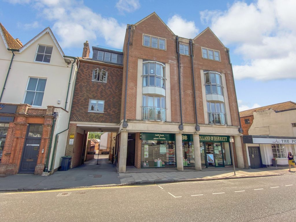 2 bed flat for sale in Cromwell Mews, Marlborough, Wiltshire SN8, £390,000