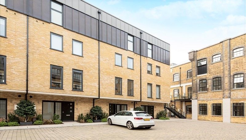 3 bed town house to rent in Oxbridge Townhouses, Palace Wharf, Rainville Road W6, £11,700 pcm