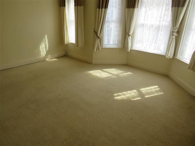 1 bed flat to rent in Capstone Road, Bournemouth BH8, £895 pcm