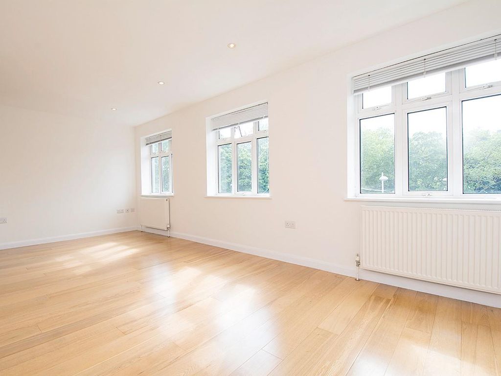 1 bed flat to rent in The Green, London W5, £1,750 pcm
