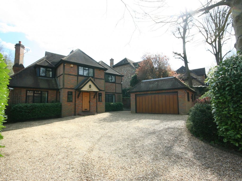 5 bed detached house to rent in South Park, Gerrards Cross SL9, £4,500 pcm