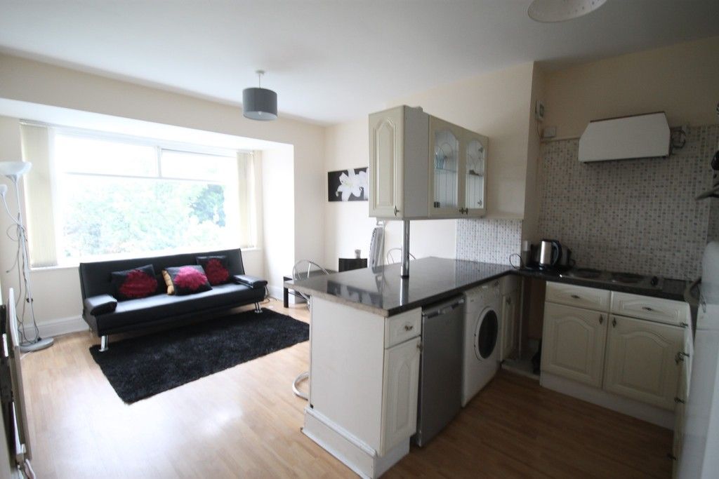 3 bed flat to rent in St Werburghs Road, Chorlton M21, £1,495 pcm