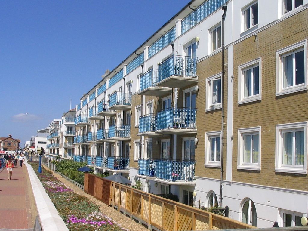2 bed flat to rent in The Strand, Brighton Marina Village, Brighton BN2, £1,450 pcm