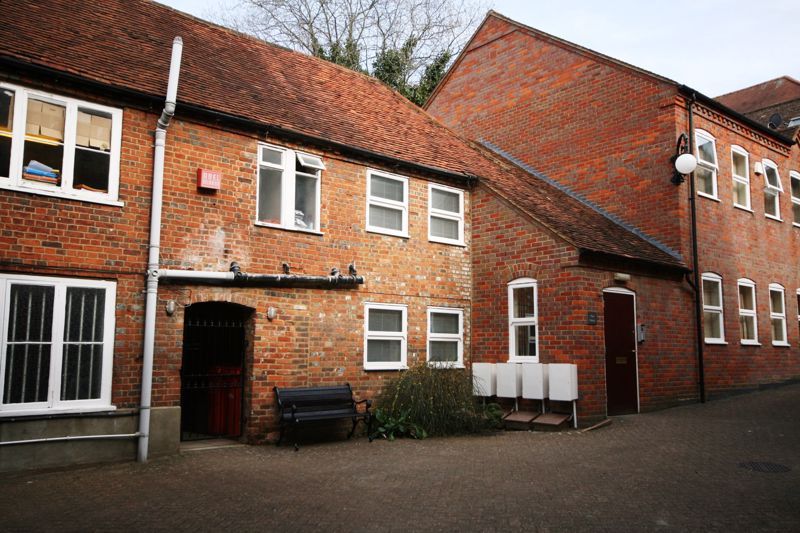 Office to let in High Street, Chesham HP5, £7,008 pa
