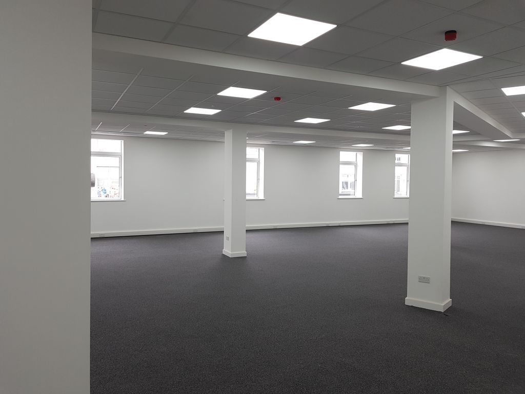 Office to let in High Road, London N12, £52,525 pa