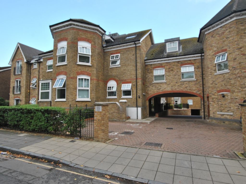 1 bed flat to rent in Manor House Court, 16 Golden Manor W7, £1,600 pcm