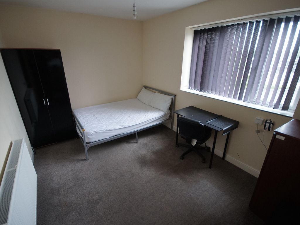1 bed flat to rent in Foleshill Road, Coventry CV1, £365 pcm