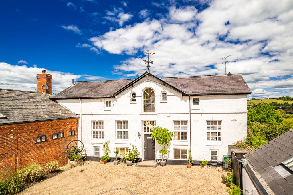 5 bed property for sale in The Old Stables, Lower Basildon RG8, £1,200,000