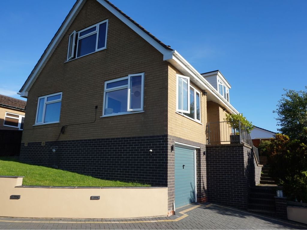 4 bed detached house for sale in Churchill Drive, Newtown SY16, £400,000