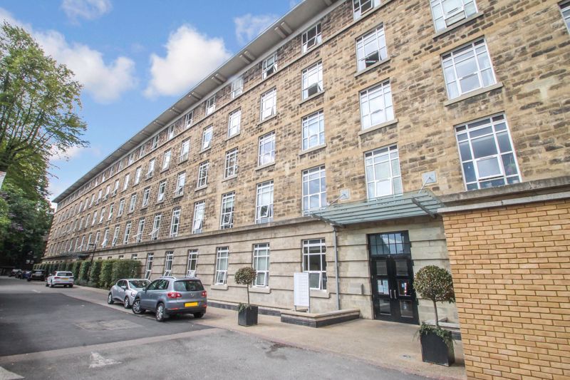 3 bed flat to rent in Bromyard Avenue, London W3, £2,750 pcm