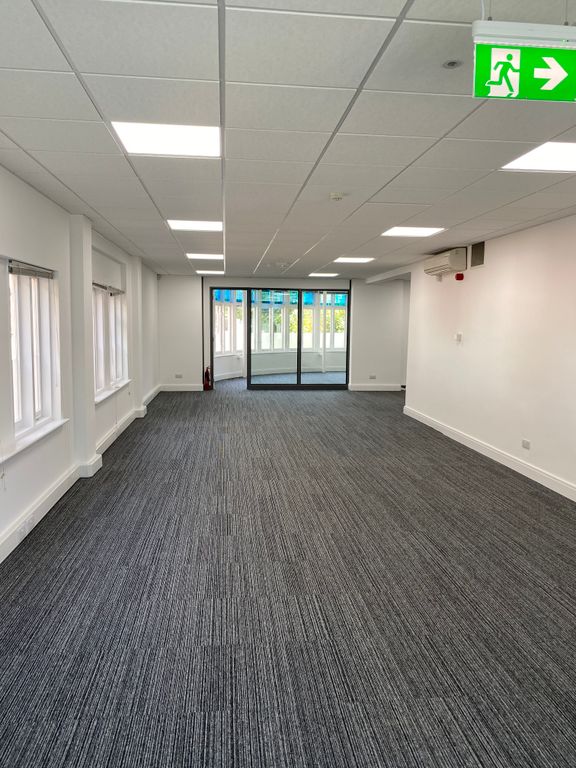 Office to let in Lower Teddington Road, Hampton Wick KT1, £72,540 pa