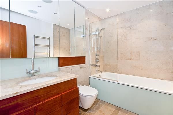 1 bed flat for sale in Chevalier House, Brompton Road, London SW3, £1,600,000