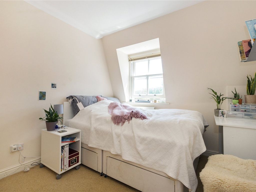 3 bed flat for sale in Brockham Street, London SE1, £700,000