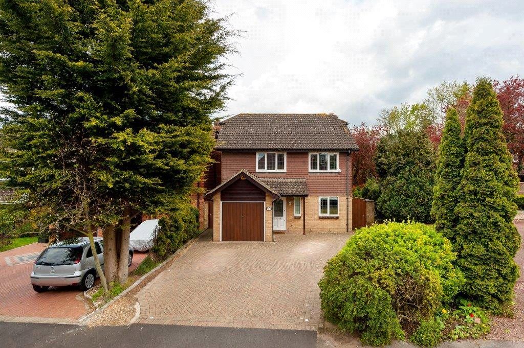 4 bed detached house to rent in Blackford Close, South Croydon CR2, £2,500 pcm