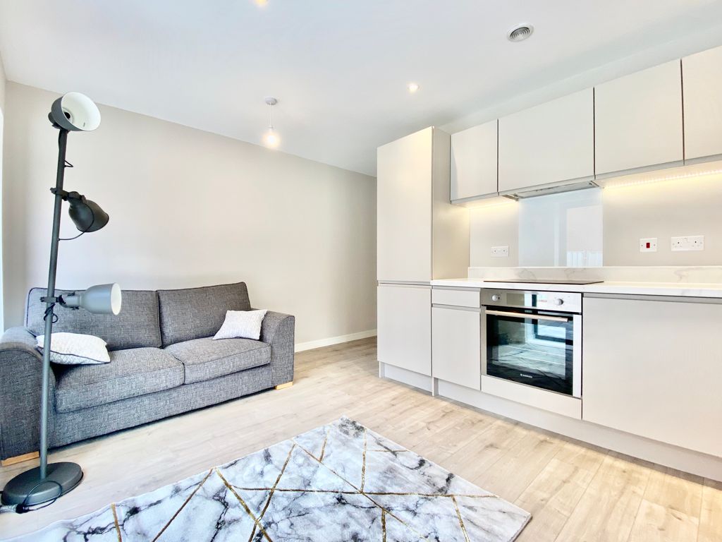 1 bed flat to rent in Green Quarter, Cross Green Lane, Leeds LS9, £875 pcm