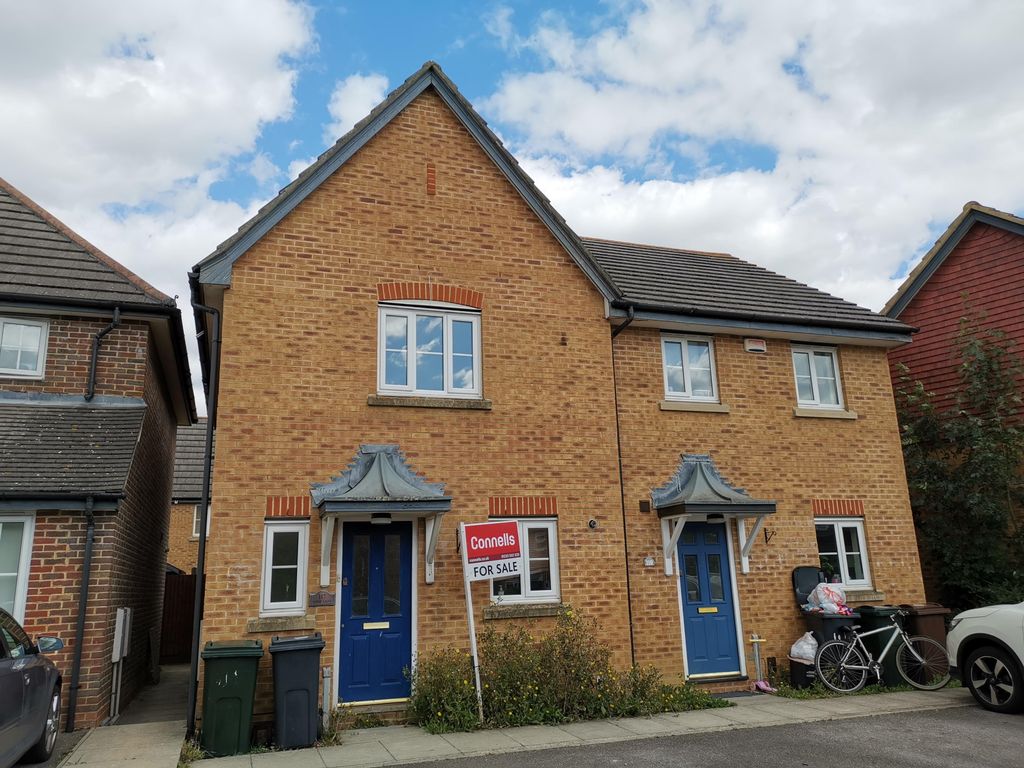 3 bed property to rent in Wood Lane, Kingsnorth, Ashford TN23, £1,295 pcm