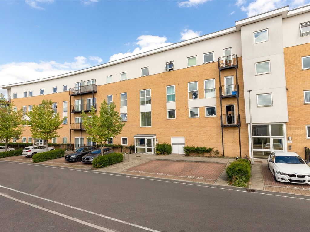 2 bed flat for sale in Thorney House, Drake Way, Reading, Berkshire RG2, £220,000