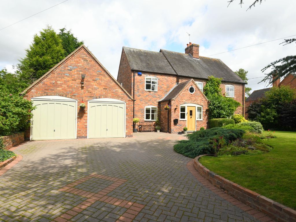 5 bed detached house for sale in Haunton, Tamworth B79, £700,000