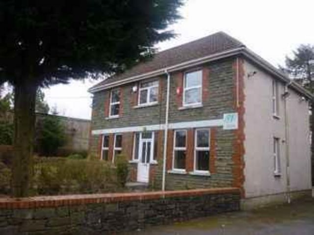 3 bed detached house to rent in Bryn Road, Cefn Fforest, Blackwood NP12, £900 pcm
